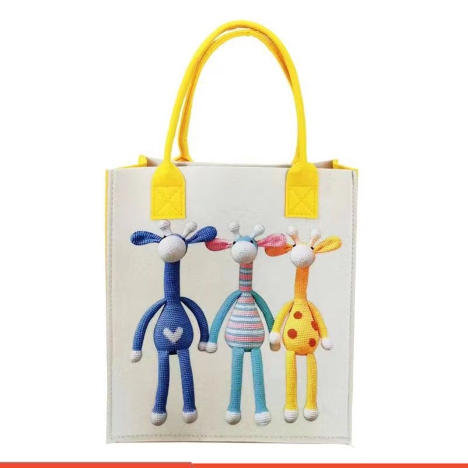 Túi xách - Túi Tote Vải Nỉ Kích Thước 30x26x10 Họa Tiết Gấu Dâu Lotso Hoạt Hình, Dùng Đi Học, Du Lịch