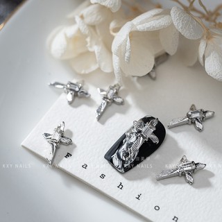Charm đính móng hình chữ thập đính đá cá tính