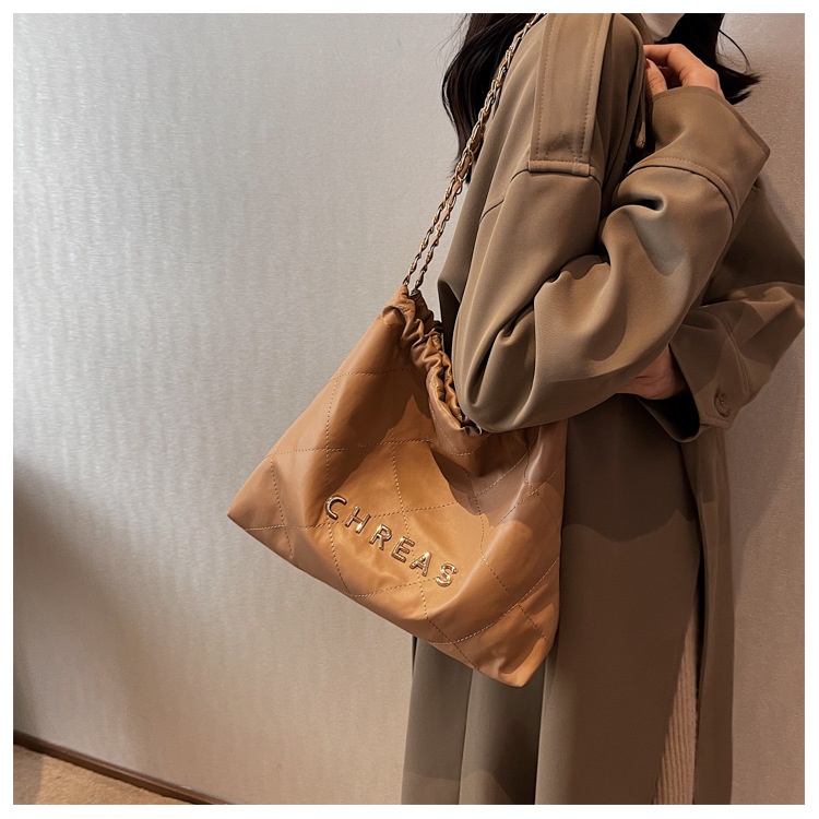 Túi Xách Đeo Vai Phối Dây Xích Thêu Chữ Thời Trang Mùa Thu 2022 Cho Nữ