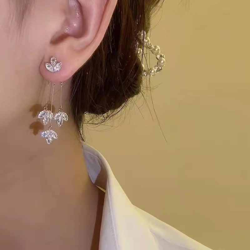 Khuyên Tai Hình Lá Phong Đính Đá Zircon Phối Tua Rua Sang Trọng Thời Trang Cho Nữ
