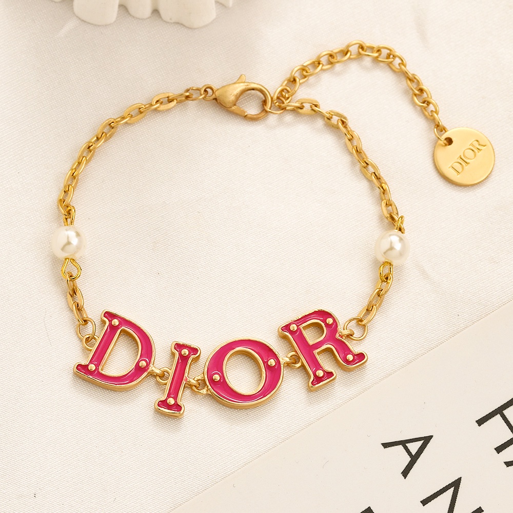 Vòng Tay Dior Bằng Thép Titan Mặt Khắc Chữ CD Tinh Tế