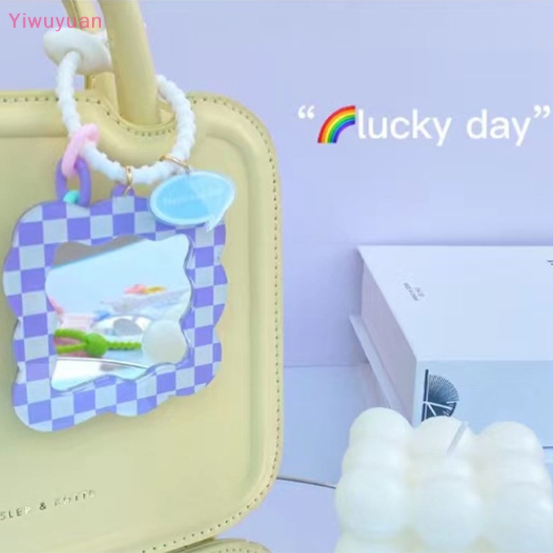 Gương Trang Điểm Nhỏ Hình Hoa Tulip Kèm Móc Khóa Dễ Thương Cho Nữ