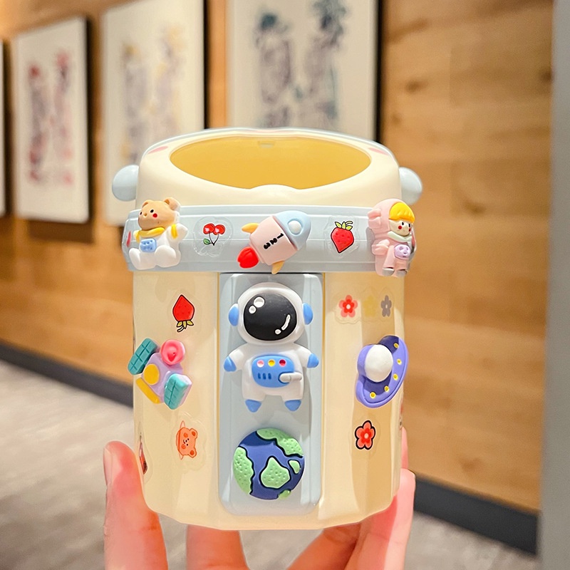 Ống Đựng Bút Để Bàn Họa Tiết Hoạt Hình Dễ Thương Cho Học Sinh