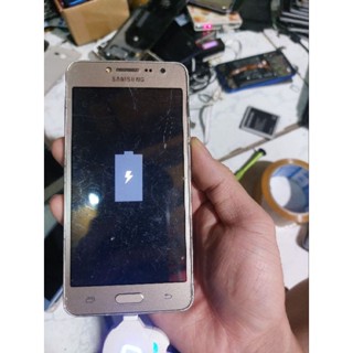 Cụm samsung j2 prime còn màn bị treo  ( tặng pin)