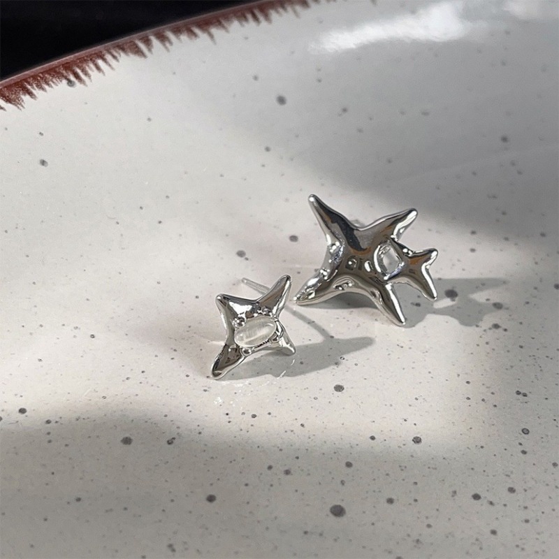 Khuyên Tai Ngôi Sao Bốn Cánh Bất Đối Xứng Dễ Thương Đơn Giản Độc Đáo Thời Trang Cho Tuổi Teen Hàng Ngày