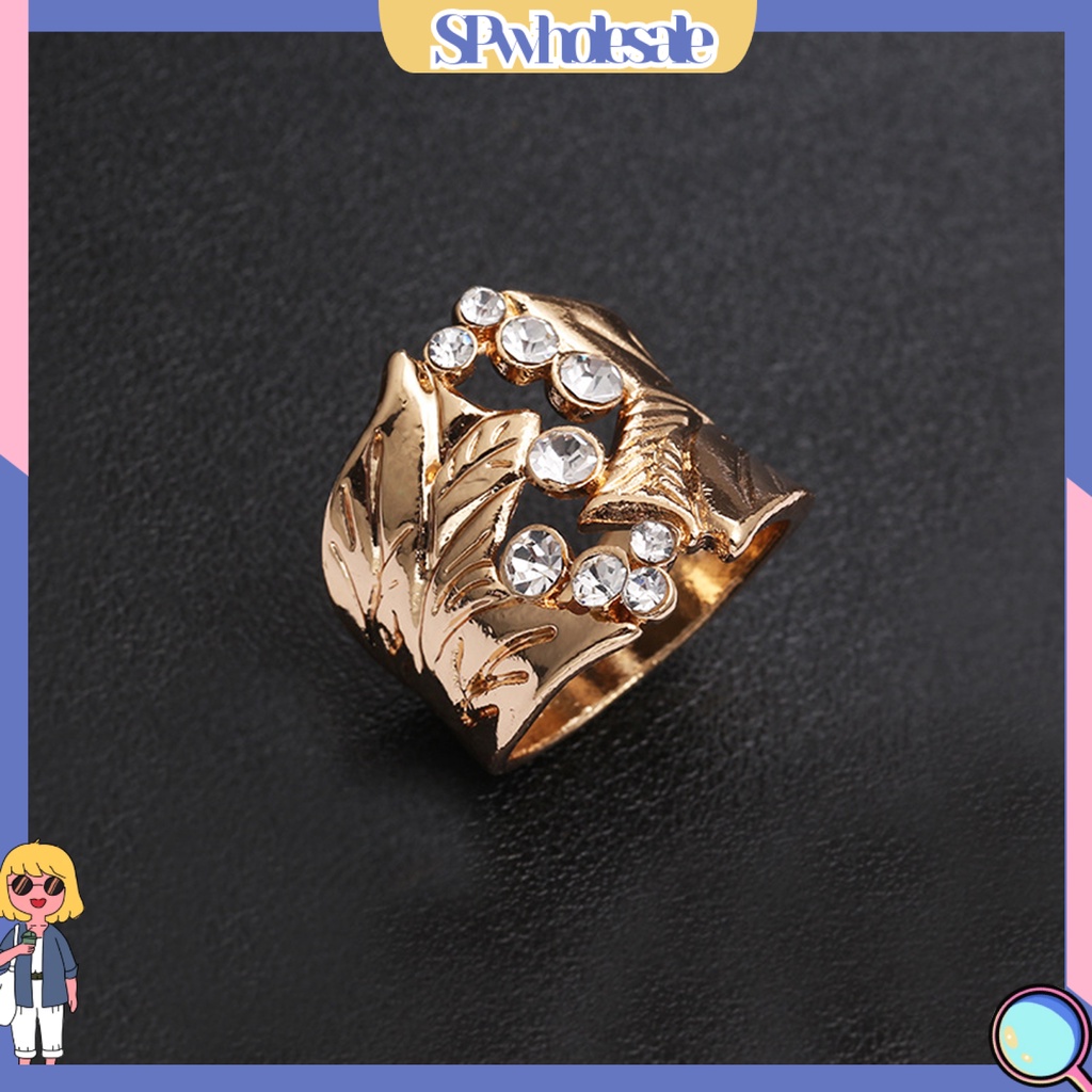 <SPwholesale> Nhẫn Đeo Ngón Tay Đính Đá Hình Hoa Rỗng Màu Vàng Trong Suốt Lấp Lánh Thời Trang Cho Nữ