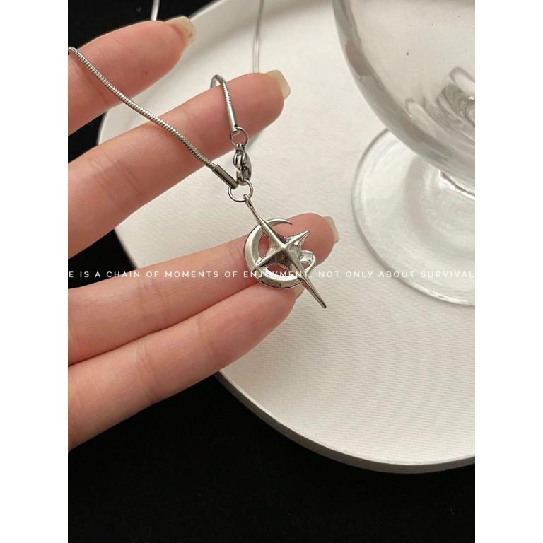 Vòng cổ Mặt Hình Mặt Trăng Và Ngôi Sao Phong Cách Hip Hop Thời Trang