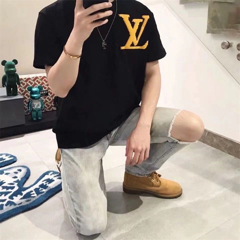 Áo Thun Ngắn Tay Cổ Tròn Hai Lớp Họa Tiết Kẻ Sọc Vàng