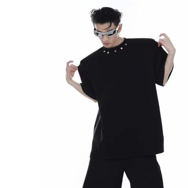 Áo Thun Vòng Cổ Đính Đá Áo Nam Tay Ngắn Có Đệm Vai Và Dây Đeo Cổ Phong Cách Đường Phố Đơn Giản Dễ Phối Đồ ÁO Thun Hot VảI DàY ÁO PhôNg Nam Unisex