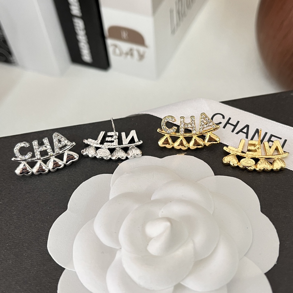 Bông Tai Bằng Thép Titan Chống Thấm Nước Không Gỉ In Logo Thời Trang Cho Nữ