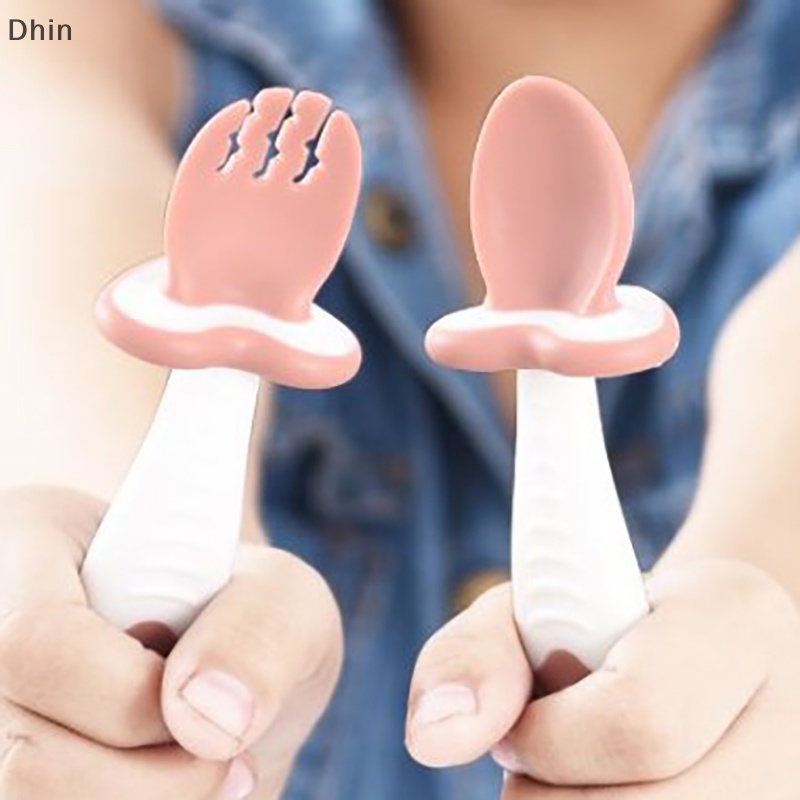 Bộ Muỗng Nĩa Bằng Silicon Mềm Tay Cầm Ngắn Dành Cho Bé Tập Ăn