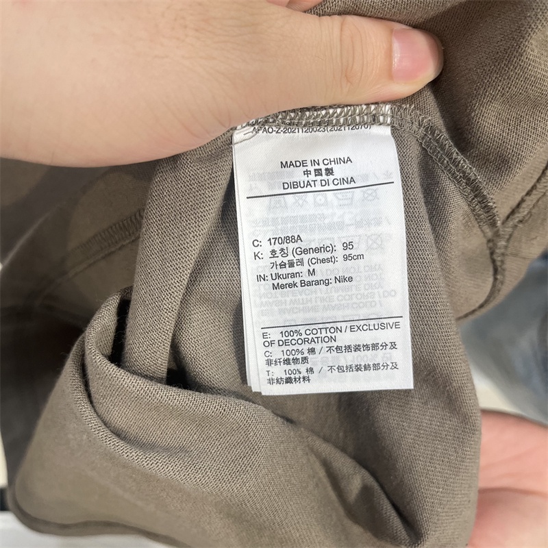 Hàng đã sẵn sàng 100% nike cartoon cactus graffiti đích thực in áo ngắn tay nam thể thao giản dị áo thun cổ tròn thoáng khí dr8915-040