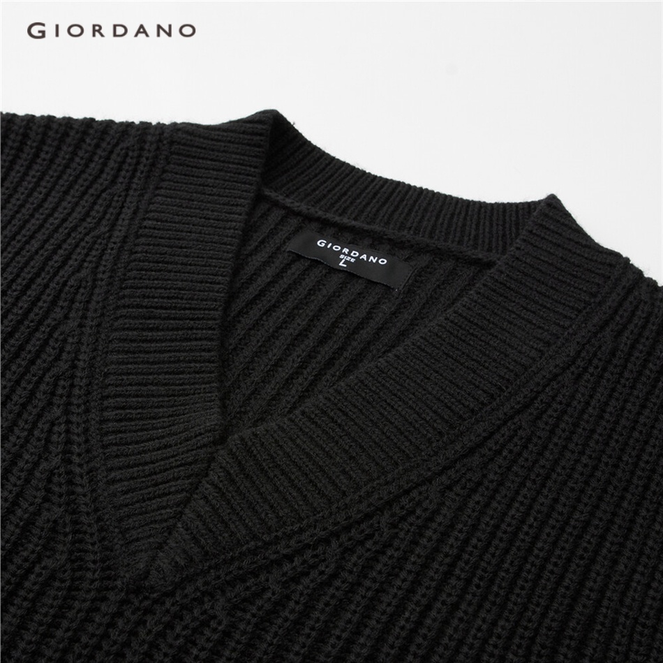 Áo ba lỗ GIORDANO 13053761 dệt kim không tay cổ V cho nam