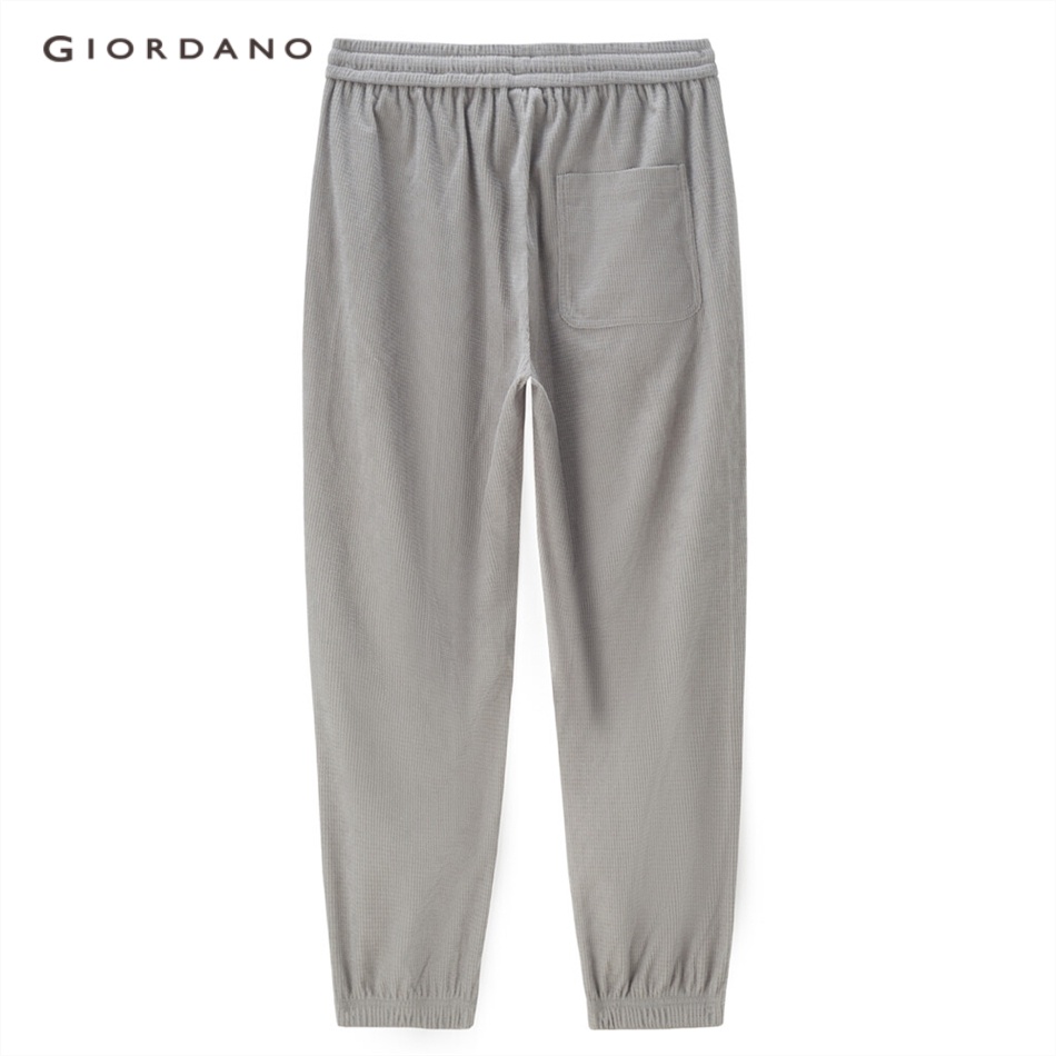 Quần jogger GIORDANO 18112705 nhung kẻ lưng thun đầu gối may đính bọ dành cho nam