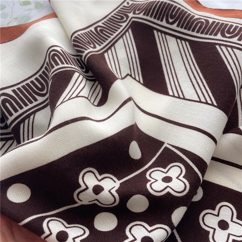 Khăn Choàng Cổ Nhung Hình Vuông 65x65cm Thoải Mái Thời Trang Thu Đông Cho Nữ