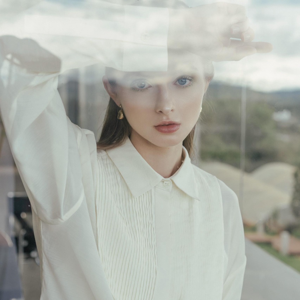 PAPER PLEATED SHIRT IN WHITE/IVORY
