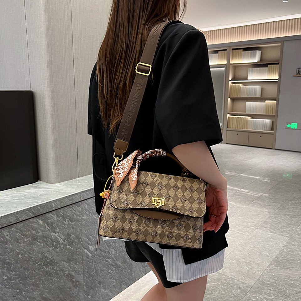 Túi xách in thời trang high-grade light luxury crossbody bag shoulder bag