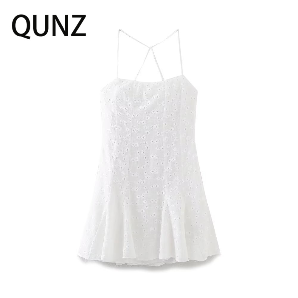 Qunz Đầm Trắng Khoét Lỗ Thêu Họa Tiết 3384