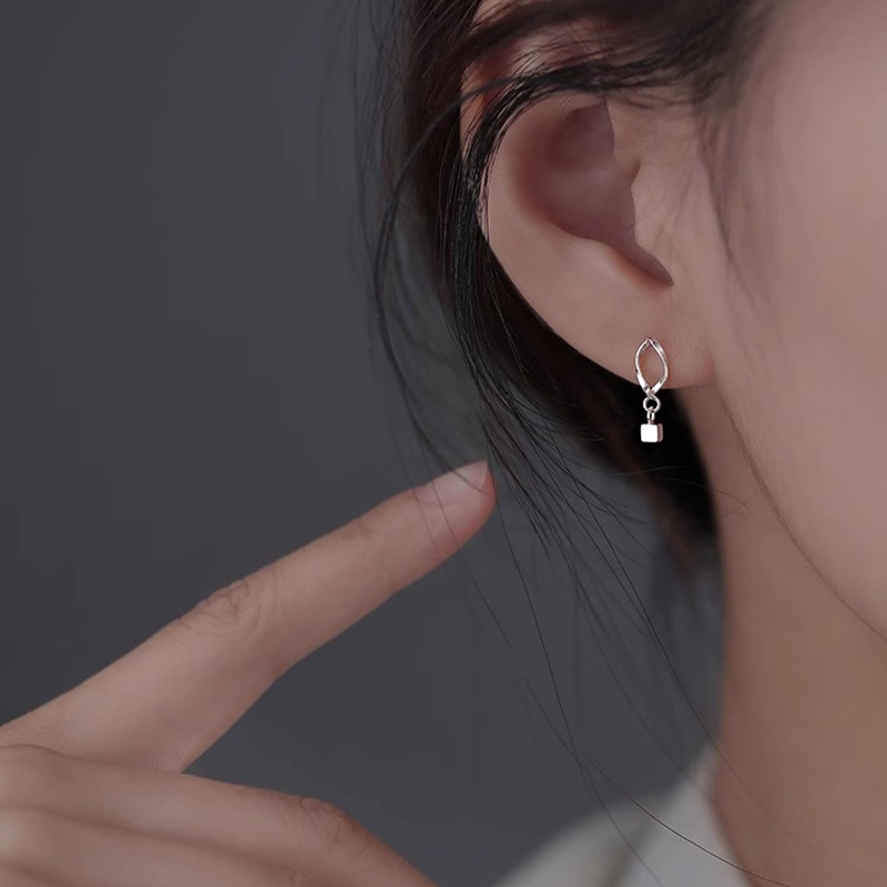 Khuyên Tai Hình Khối Lập Phương Màu Bạc Phong Cách Hàn Quốc Cho Nữ