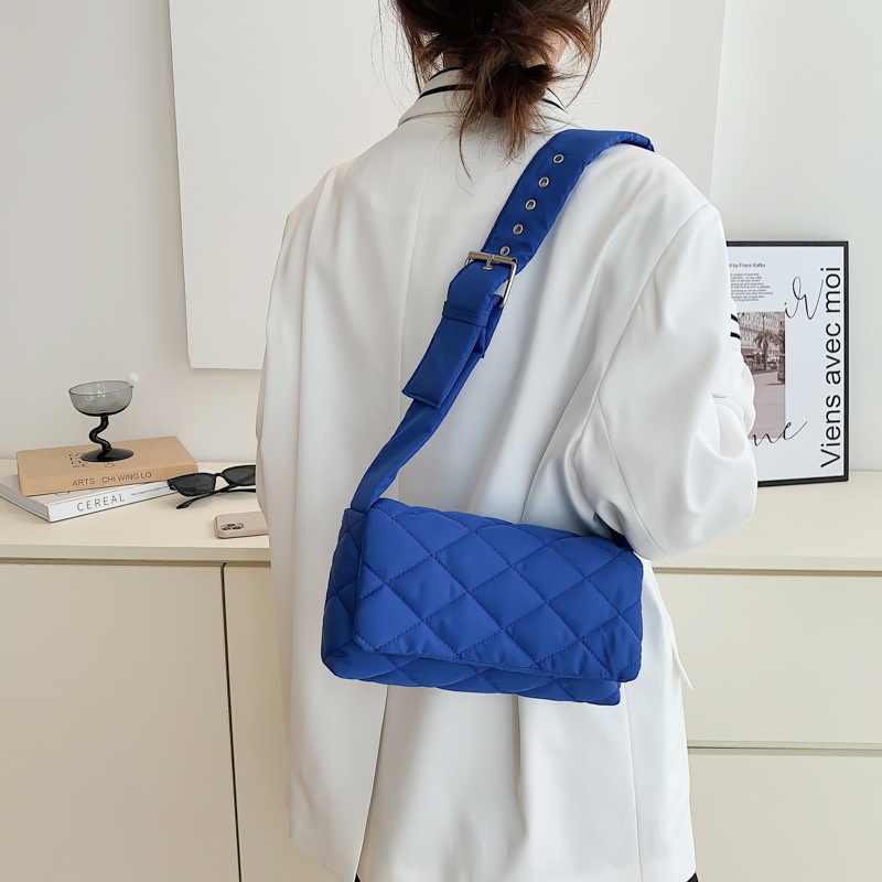 Túi Đeo Chéo Vai Bằng Xốp cotton Hình Thoi Nhỏ Màu Trơn Thêu Họa Tiết AlphaZ space