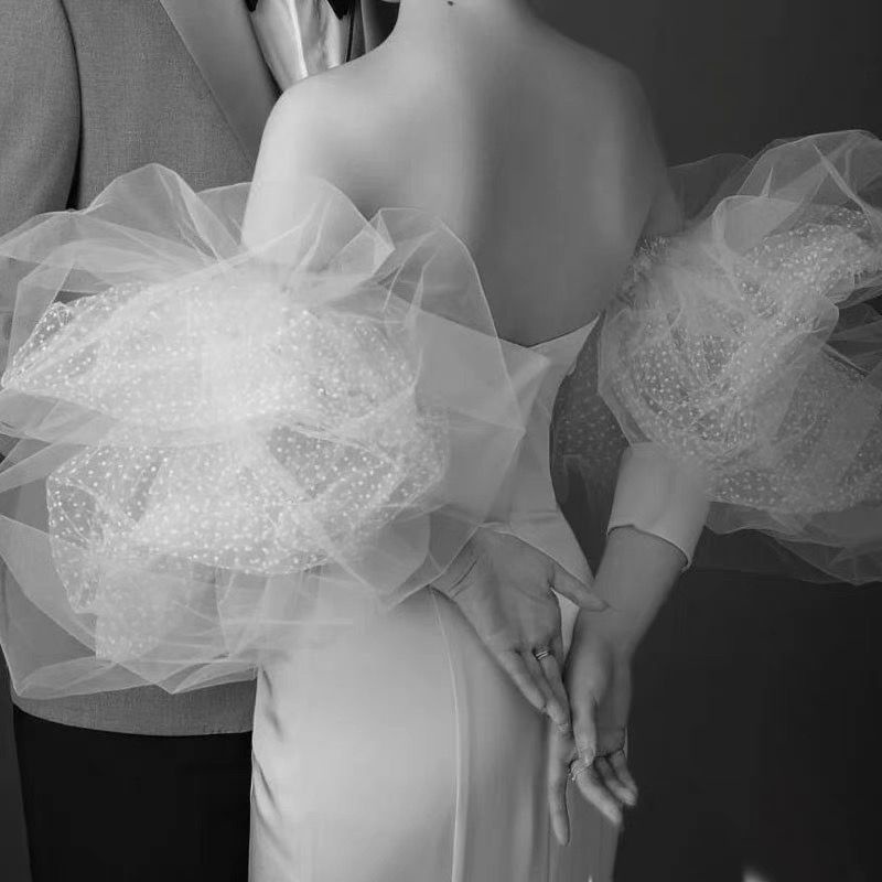 Tay Áo Phồng Có Thể Tháo Rời Off White Đen Hình Ảnh Thật Cho Cô Dâu Trong Ngày Cưới