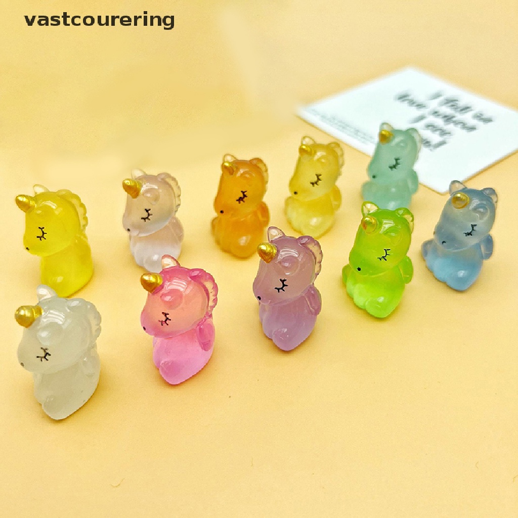 Bộ 2 Tượng Ngựa Hoạt Hình Bằng Nhựa Phát Quang Dễ Thương Dùng Trang Trí