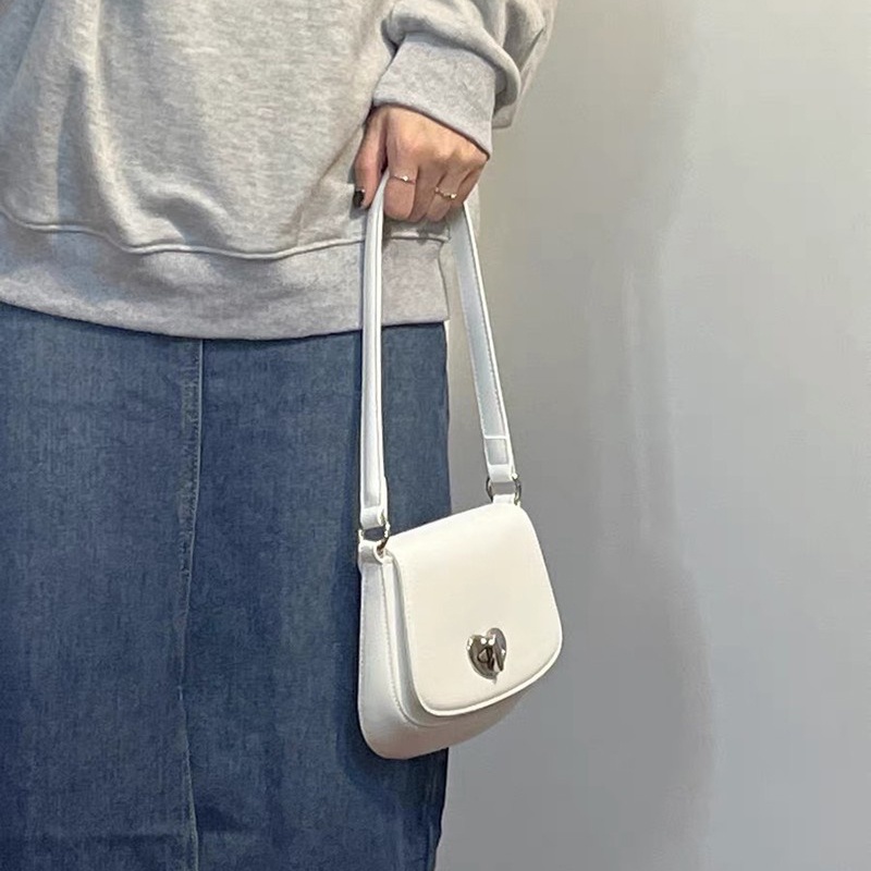 Túi Đeo Chéo Vai Có Khóa Hình Yên Ngựa Màu Trơn Dành Cho Nữ