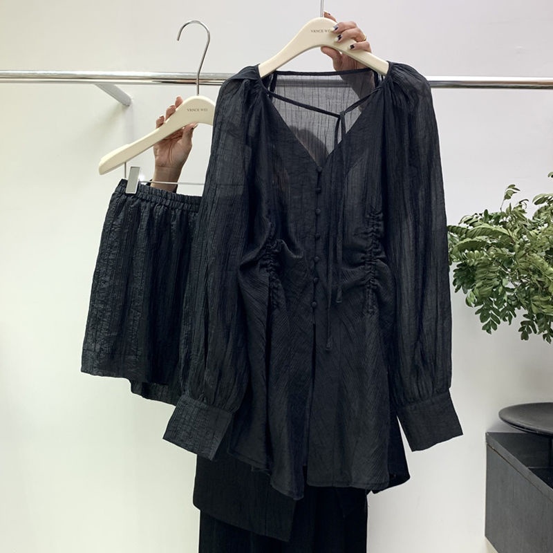 Bộ Áo Tay Phồng Cổ Chữ V Phối Quần Short Ống Rộng Thời Trang Mùa Hè 2023 Phong Cách Mới Cho Nữ