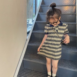 Quần áo trẻ em váy ve áo của cô gái