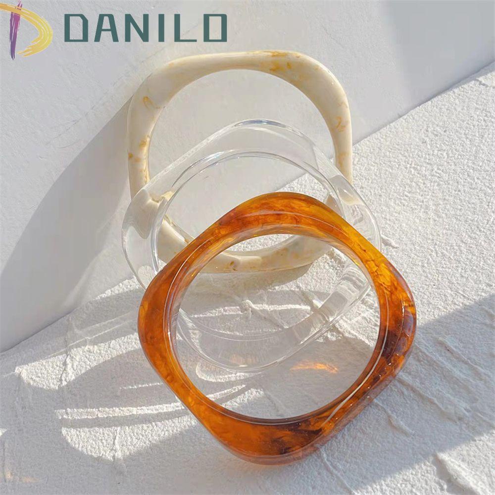 Vòng Tay DANILO Bản Rộng Trong Suốt Màu Hổ Phách Đơn Giản Cho Nữ
