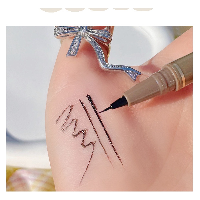 Bút Kẻ Mắt Dạng Lỏng Ngọt Ngào Siêu Mịn Không Dễ Lem Màu Đen / Nâu