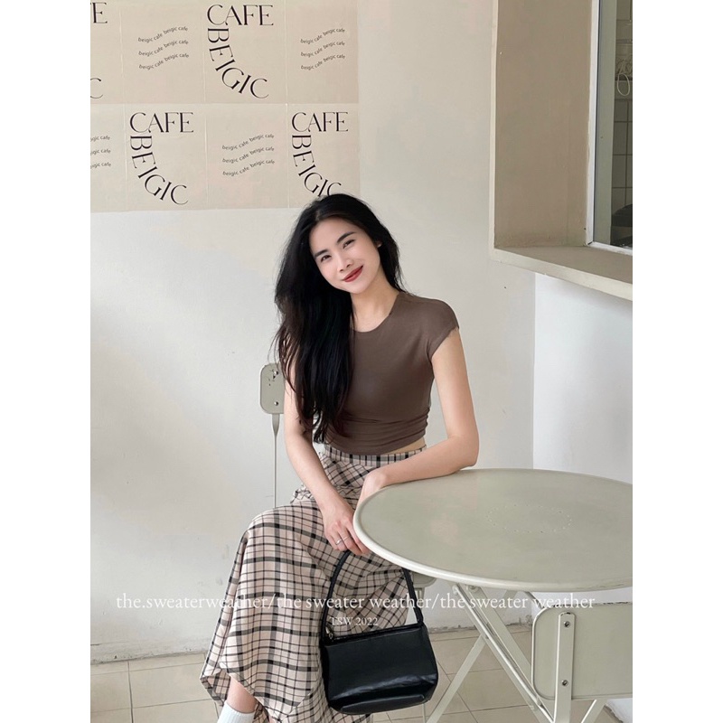 Áo thun croptop trơn cổ tròn tay hến