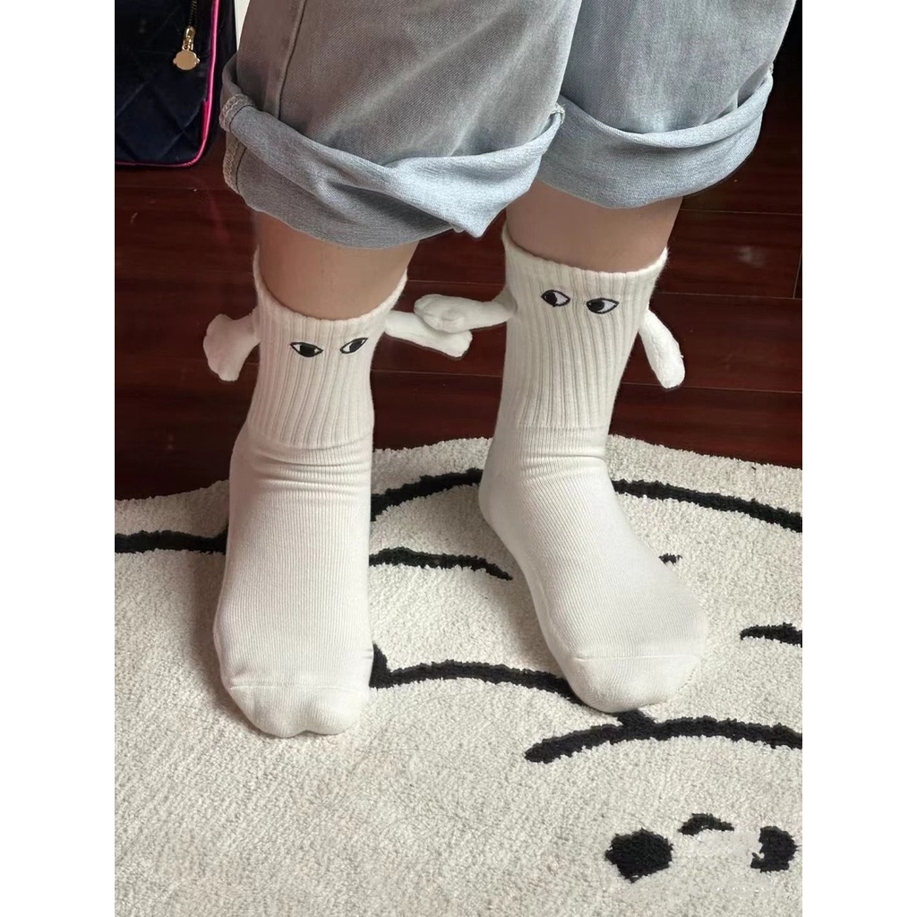 Đôi Vớ Cầm Tay Từ Tính Siêu Hot Hình Búp Bê Ba Chiều Màu Trắng Dễ Thương Cotton Nắm Chặt Fo