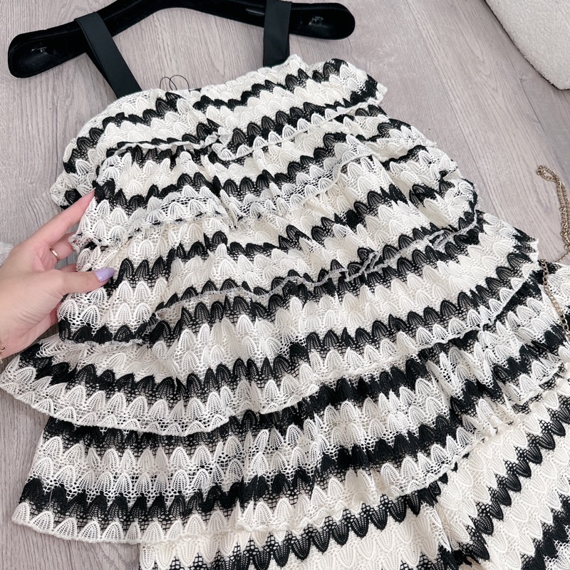 Set áo 2s ren đen lượn sóng mix quần đùi hàng Qccc