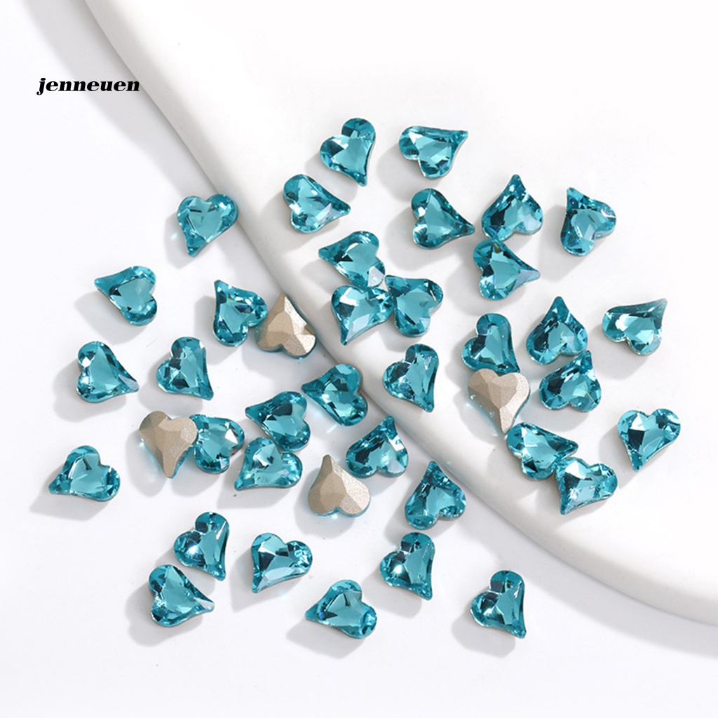 Set 50 Phụ Kiện Trang Trí Móng Tay 3D Nhiều Màu Sắc Hình Trái Tim