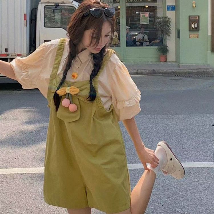 2023 summer new style loose short-sleeved shirt top + korean version fashion green suspenders