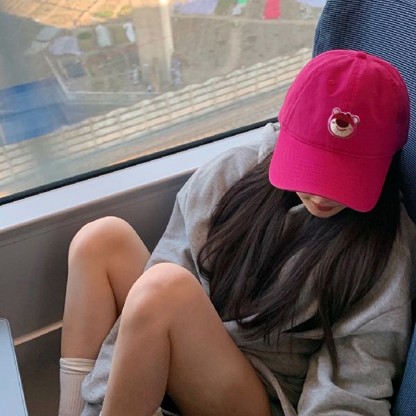 SUNNYCOLOR  mũ mũ lưỡi trai nữ Nguyên tố gấu dâu tây Có vẻ như khuôn mặt nhỏ  Độc đáo Thời trang Thanh lịch Chất lượng cao A21O01K 36Z230909