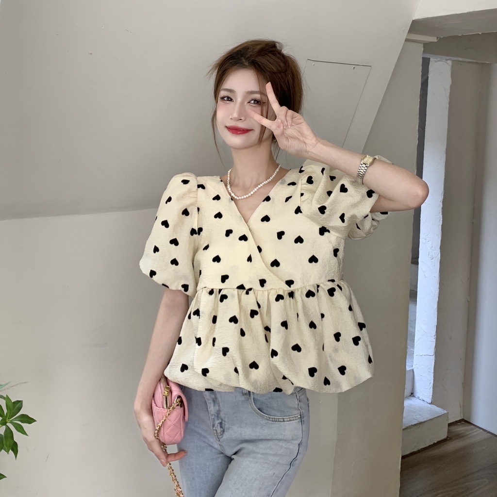 Áo Sơ Mi Tay Ngắn Phồng Cổ Chữ V In Họa Tiết Trái Tim Phong Cách Hàn Quốc Thời Trang Mùa