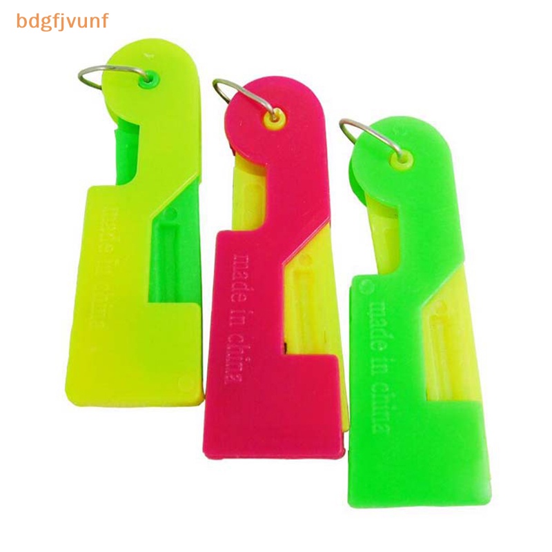 Dụng Cụ Xỏ Chỉ Tự Động Bằng Nhựa Đơn Giản