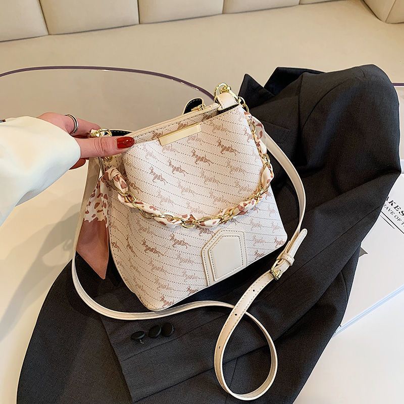 Túi Xách Đeo Vai Bằng Lụa Kích Thước Lớn Phong Cách Phương Tây Thời Trang Mùa Hè 2022 Mới Cho Nữ