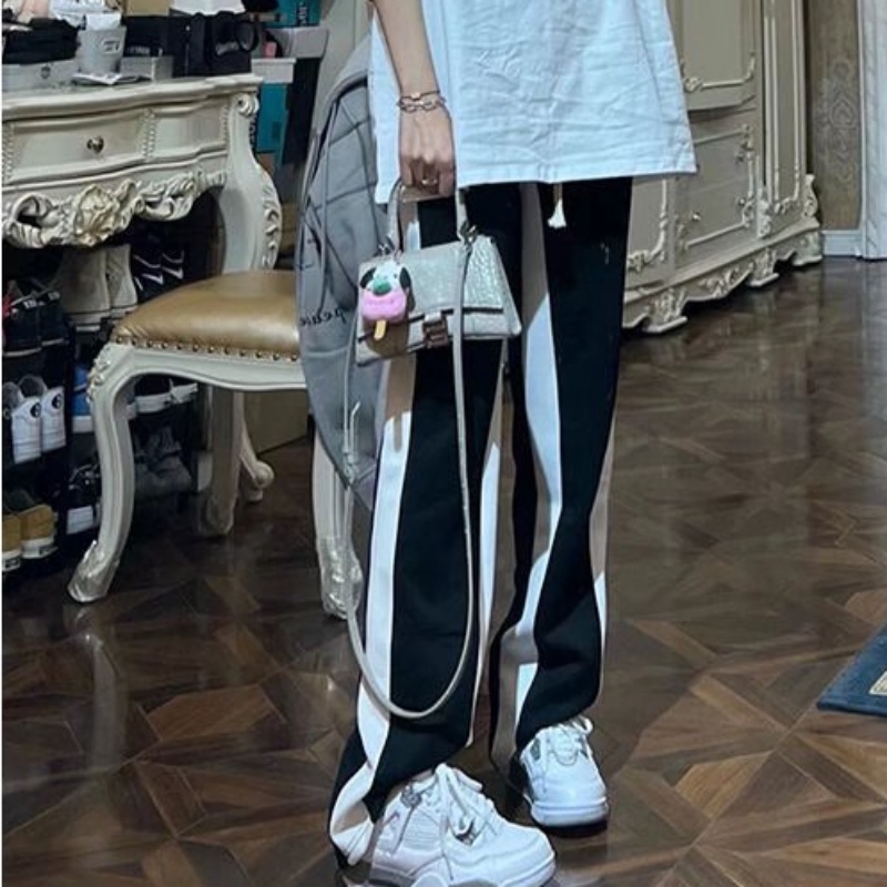 Quần Thể Thao Rút Dây Viền Trắng Đen Thiết Kế Truyền Thống Chính Hãng Dễ Phối Đồ