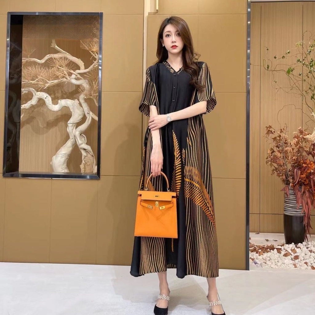 Western style new high-end counter temperament acetic acid belly covering slimming V-neck large size swing age-reducing dress