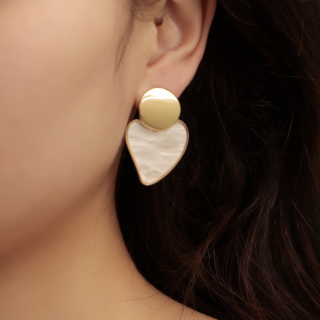 1 Đôi Bông Tai Kim Loại Hình Trái Tim Phong Cách Retro