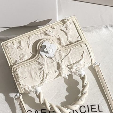 Túi Da Đeo Chéo Vai Đính Tua Rua Thời Trang 2023 Cho Nữ