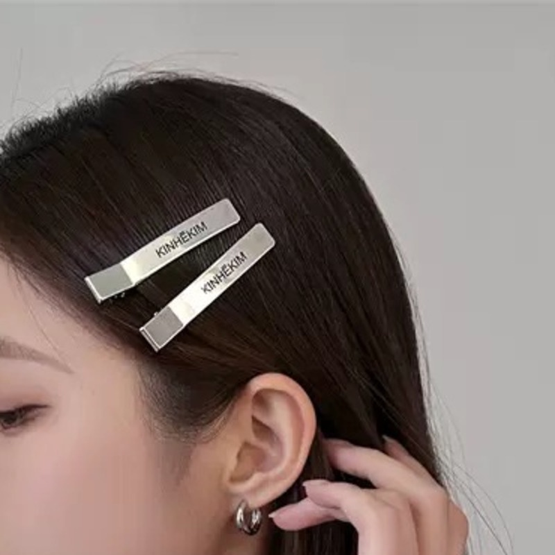 Kẹp Tóc Mỏ Vịt Lớn In Chữ Màu Bạc Thời Trang Hàn Quốc Cho Nữ