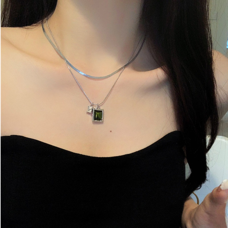 Hai lớp retro xanh vuông zircon xương rắn mặt dây chuyền nữ thiết kế thời trang cá tính ánh sáng sang trọng dây chuyền xương đòn