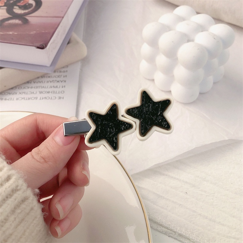 Kẹp Tóc Nữ Hình Ngôi Sao Năm Cánh Màu Trắng Đen Đơn Giản Đa Năng YR