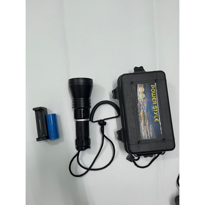 Đèn lặn siêu sáng P70 cho thợ lặn chuyên nghiệp, đèn trống nước tuyệt đối với độ chịu nước lên tới 30m sử dụng 2 pin