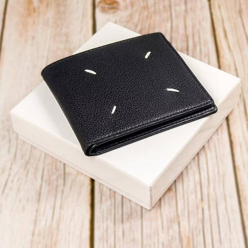 Ví da gấp logo mm6