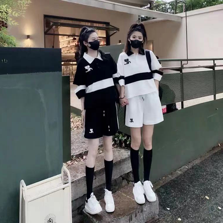 Phiên bản Hàn Quốc của bộ đồ thể thao nữ mùa hè nhỏ áo thun ngắn tay quần đùi hai mảnh phù hợp với trang phục thường ngày